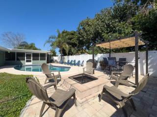Pool - Fire Pit - Fenced Yard - 5 mi to Beach - 0