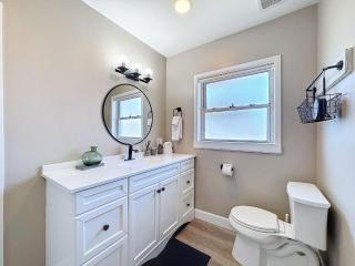 Pool - Fire Pit - Fenced Yard - 5 mi to Beach - 2