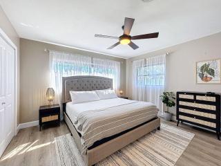 Pool - Fire Pit - Fenced Yard - 5 mi to Beach - Clearwater - 3