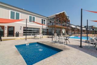 Pvt Outdoor Pool-Multiple Arcades-Pvt Hot Tub-Free Attraction Tickets-Firepit-Lake View - 2