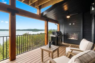 Panoramic Lake View, Billiards, Golden Tee Arcade, Private Hottub, Free Daily Tickets! - 1