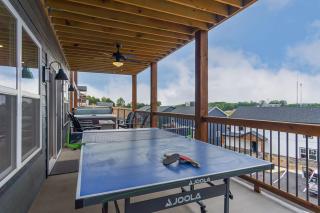 Putting Green-Table Rock Lake View-$400 of Free Tickets-Super Location-Hot Tub! - 2