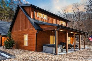 Private Hot Tub-Free Daily Tickets-Desk-Arcade-Cmty Indoor Pool-Firepit - Hollister - 0