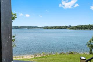 Table Rock Shoreline Steps Away, Newly Renovated Condo, $400 of Daily Free Tickets - Kimberling City - 9