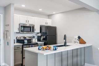 Table Rock Shoreline Steps Away, Newly Renovated Condo, $400 of Daily Free Tickets - Kimberling City - 7