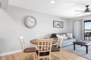 Table Rock Shoreline Steps Away, Newly Renovated Condo, $400 of Daily Free Tickets - Kimberling City - 5