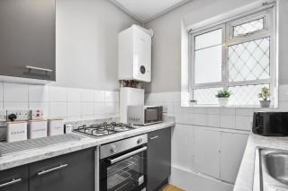 White City Retreat - 2 Bedroom Flat Next to Loftus Road - Londra - 2