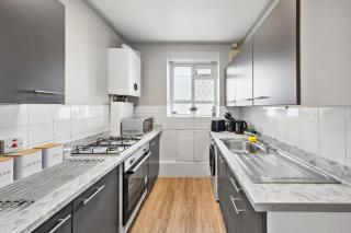 White City Retreat - 2 Bedroom Flat Next to Loftus Road - Londra - 1