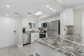 Seaside 101: Beachfront 2BR/2BA Condo with Pool, Steps to Beach - Fort Myers Beach - 7