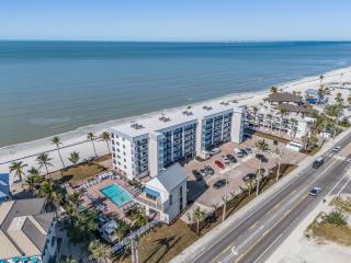 Seaside 101: Beachfront 2BR/2BA Condo with Pool, Steps to Beach - Fort Myers Beach - 6