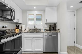 Seaside 108: Oceanview 2BR/2BA Condo with Pool, Steps to Beach - Fort Myers Beach - 7