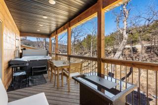 Firepit-Pvt Hot Tub-Cozy Retreat-Free Attraction Tickets-Cmty Indoor Pool - Hollister - 7