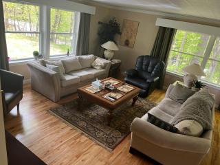 Lovely home near Stowe, shopping and trails with Fiber - 9