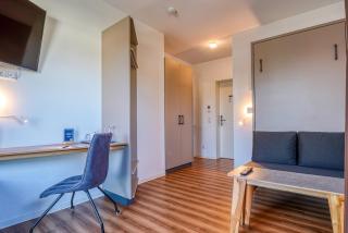 NiceToStay by Fairway Hotels - 8