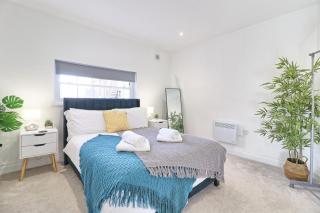 Chelmsford City Centre Modern Duplex With Parking, Wi-Fi & Netflix - 7