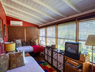 Cozy 2BR Cabin - King Bed Bunks Fire Pit & BBQ - Ingram - 1