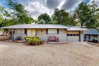 Hill Country Retreat - 1BR Cabin w Nature Views - Ingram - 0