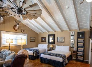 Hill Country Retreat - 1BR Cabin w Nature Views - Ingram - 3