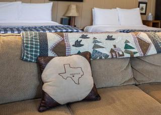 Hill Country Retreat - 1BR Cabin w Nature Views - Ingram - 2