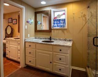 Hill Country Retreat - 1BR Cabin w Nature Views - Ingram - 1