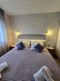 Apartments Luana with private jacuzzi - 9