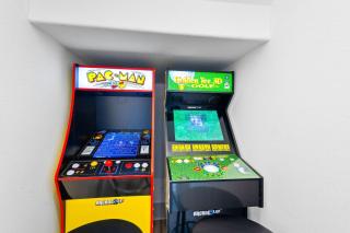 Emerald Escape Sleeps 11 Golf Cart Arcade Games - 7