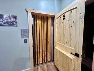 Brand new gorgeous 5BR cabin with mtn views, game room, hot tub, movie theater! - Sevierville - 7