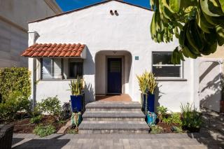 Beachside Bungalow 5 Minute Walk from the Shore - Hermosa Beach - 4