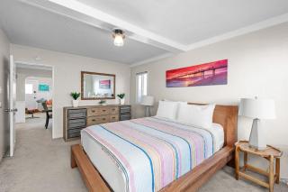 Beachside Bungalow 5 Minute Walk from the Shore - 9