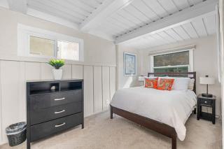 Beachside Bungalow 5 Minute Walk from the Shore - 7