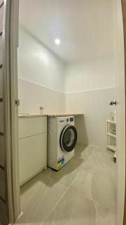 Spacious 4-Bedroom house in a shared property - Harristown - 9