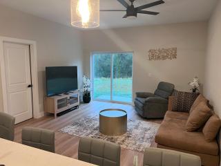 New home near beautiful beaches - Yonkers - 9