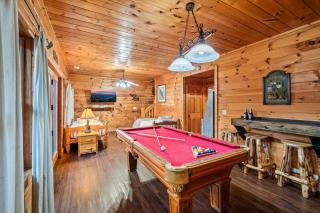 Family Retreat- Hot Tub- Pool Table- Fire Pit- BBQ Grill- Kids Zone- Arcade Games - Sevierville - 2