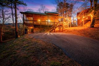 Family Retreat- Hot Tub- Pool Table- Fire Pit- BBQ Grill- Kids Zone- Arcade Games - Sevierville - 0