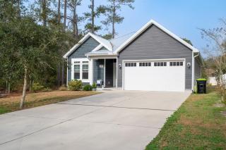 New Property on Oak Island- No Stairs- Short Drive to beach - 9