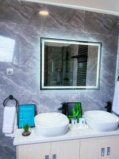Flossy Luxury - Nairobi - 2