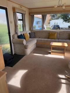 3-Bed Seaside Holiday Home -Pet Friendly & Parking - Great Yarmouth - 3