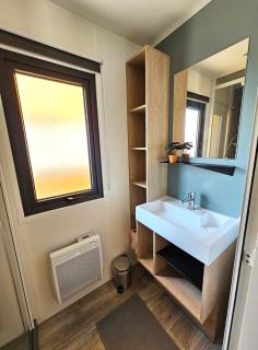 MOBILE HOME PINS-SABLE et EAU - Herm - 5