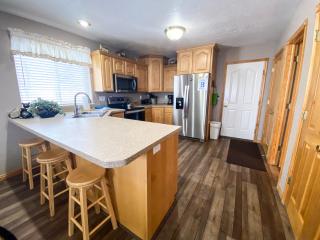 Lake View Cabin New Flooring and Roku TV - Garden City - 9