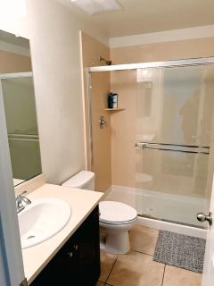 Cozy & Quiet Fully Equipped Newark Escape with Free WiFi, AC, and Easy Parking - Newark - 7