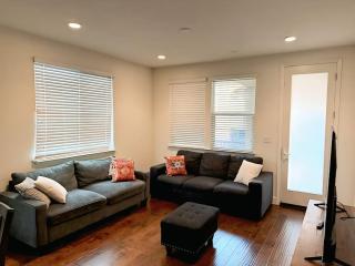 Cozy & Quiet Fully Equipped Newark Escape with Free WiFi, AC, and Easy Parking - Newark - 9