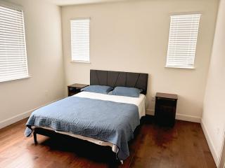 Cozy & Quiet Fully Equipped Newark Escape with Free WiFi, AC, and Easy Parking - Newark - 2