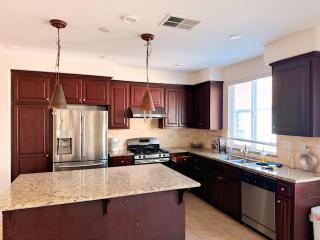 Cozy & Quiet Fully Equipped Newark Escape with Free WiFi, AC, and Easy Parking - Newark - 1
