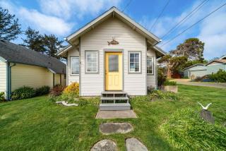 Charming Beach Bungalow Walk To Town & Beach - Rockaway Beach - 9