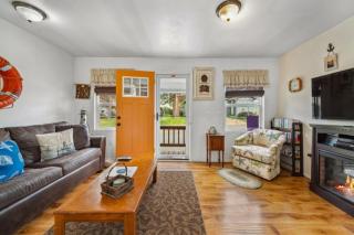 Easy Street Coastal Cottage - 4