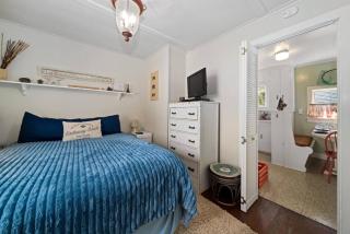Charming Beach Bungalow Walk To Town & Beach - Rockaway Beach - 1