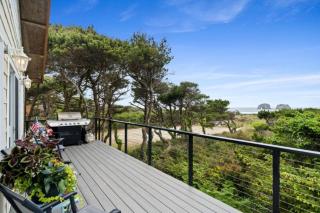 Oceanfront Family Cabin 4 Br Wrap-around Deck - Rockaway Beach - 0