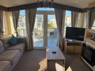 Golden Palm Resort - Swift Bordeaux - Coastal Caravan Breaks - Chapel Saint Leonards - 1