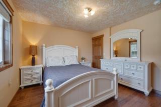 3BR Retreat 8 Blocks to Beach Jacuzzi Tub - 0