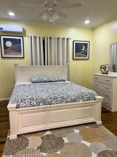 The Villa at Melanie - Luxury 3 Bedroom Apartment - - 8